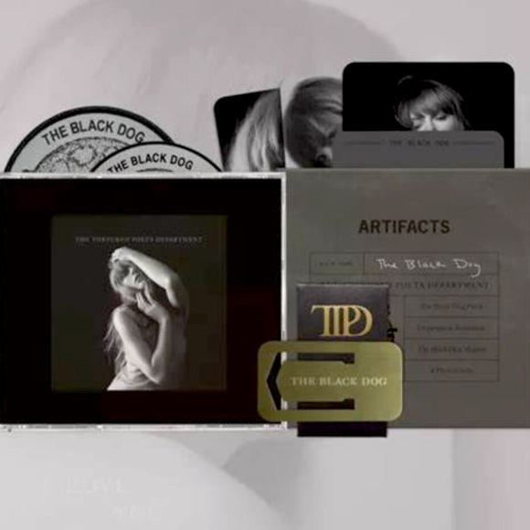 Sealed - The Black Dog Taylor Swift Collectors Edition Deluxe CD 🤍🖤 TTPD - Picture 1 of 1